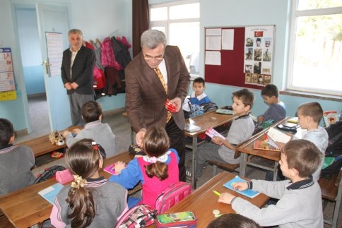Akyazı Belediye Başkanı Hasan Akcan Yağcılar İlköğretim Okulunu Ziyaret Etti